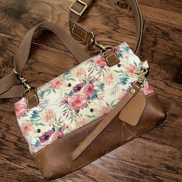 House of Flynn Floral Blush Fable Fold Over Crossbody/Wristlet - Picture 4 of 4